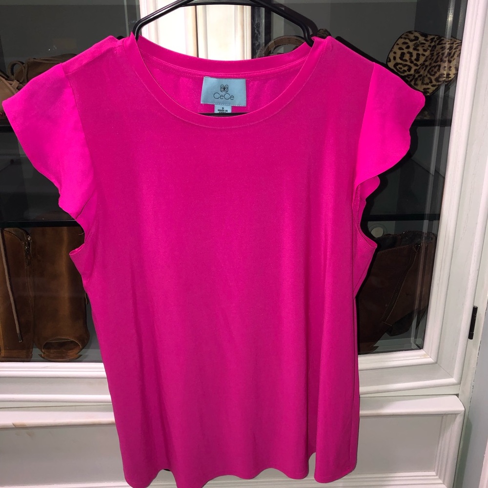 Fuschia blouse w/ fluttery sleeve 😍